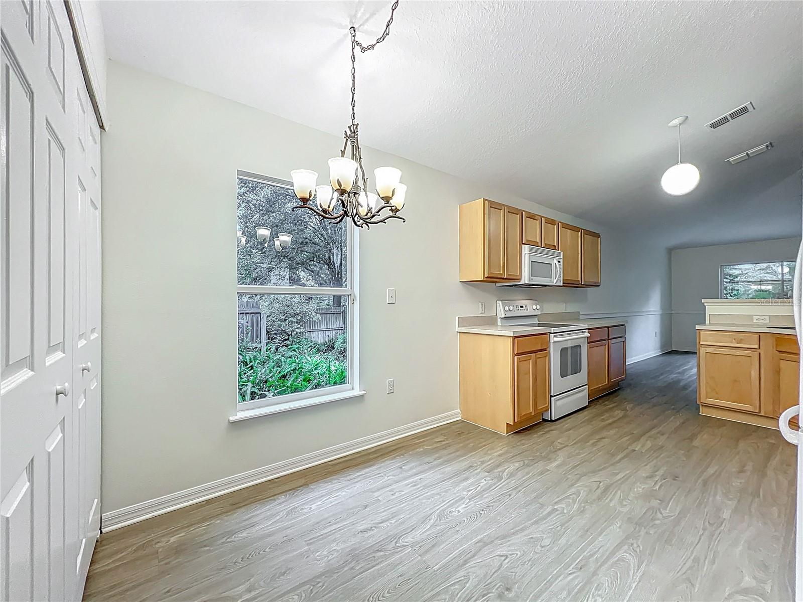 2353 KINGSCREST CIR