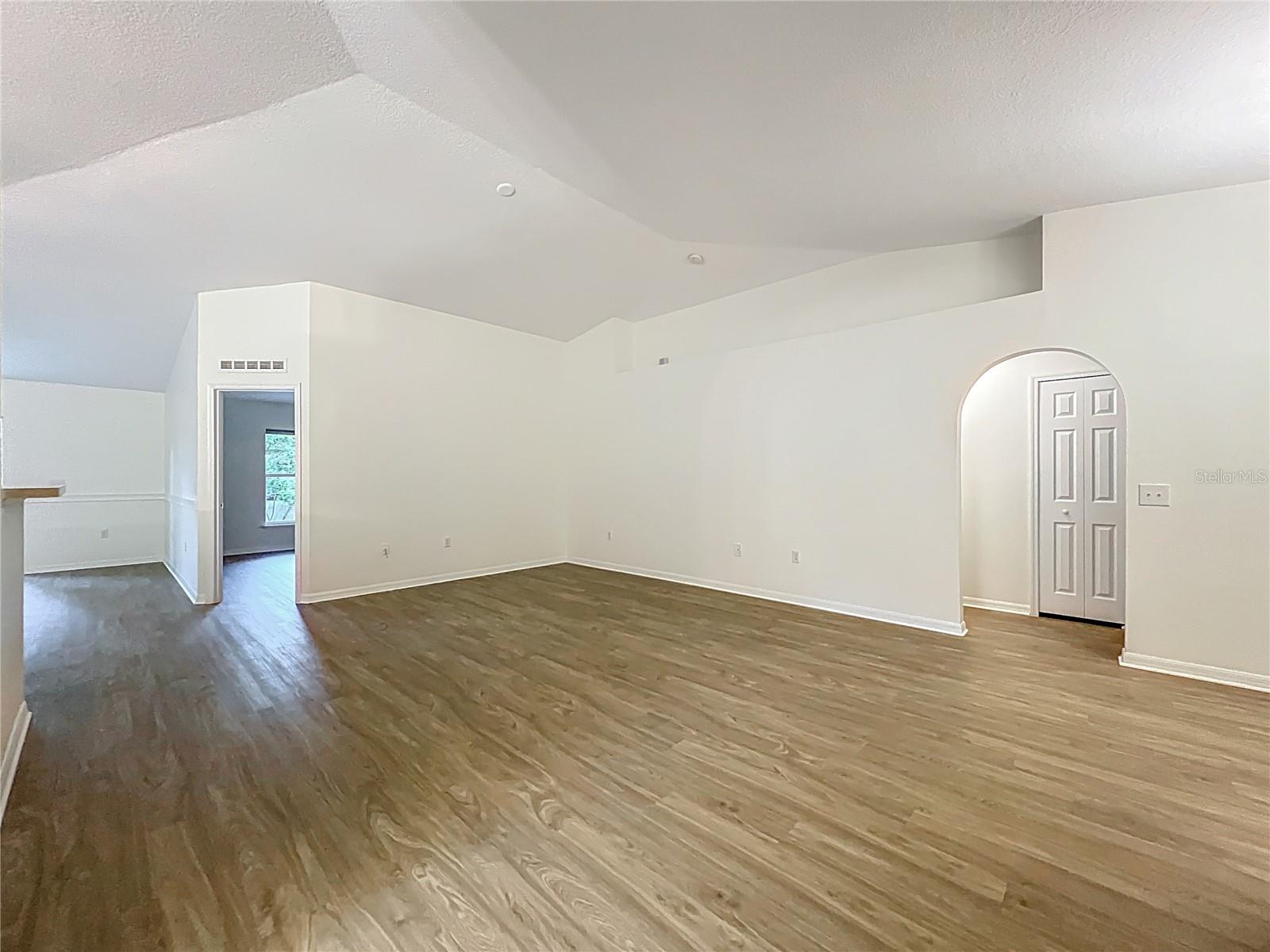 2353 KINGSCREST CIR
