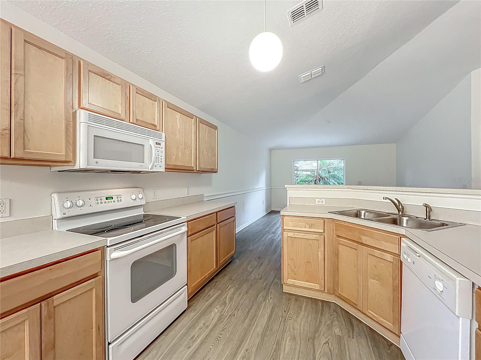 2353 KINGSCREST CIR