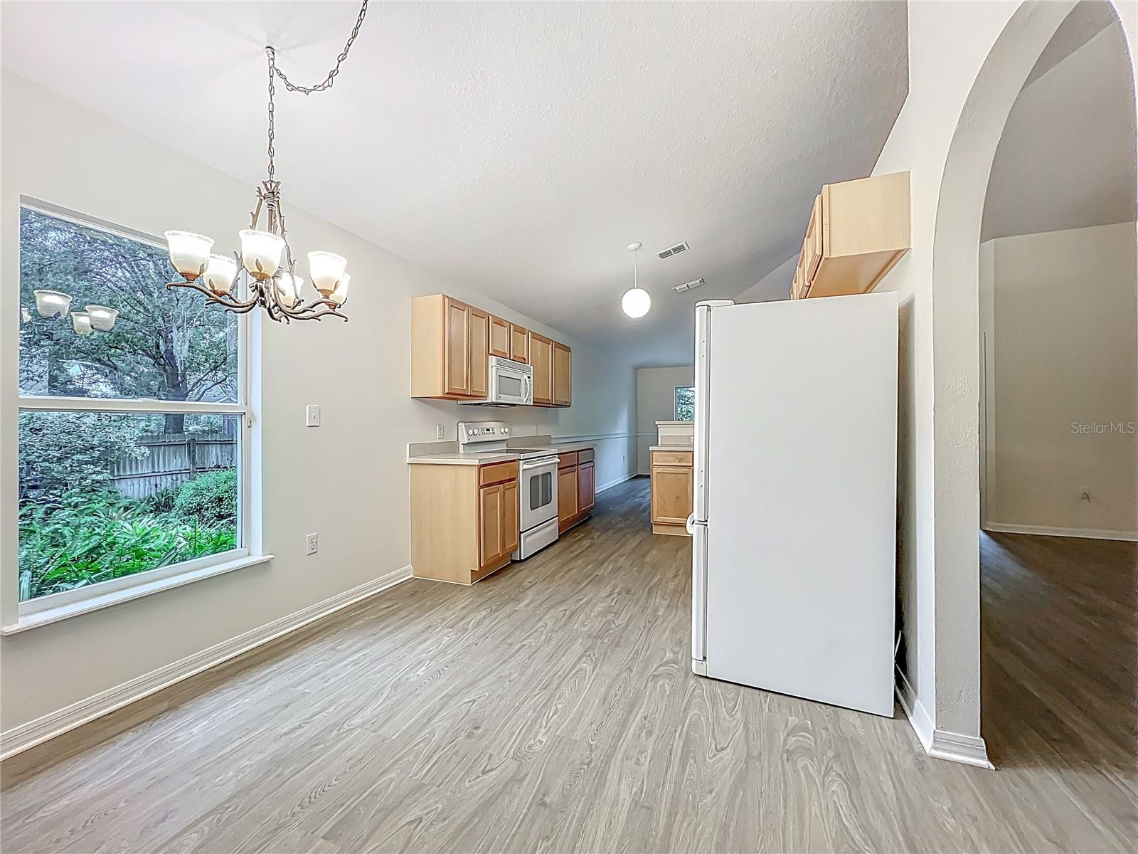 2353 KINGSCREST CIR