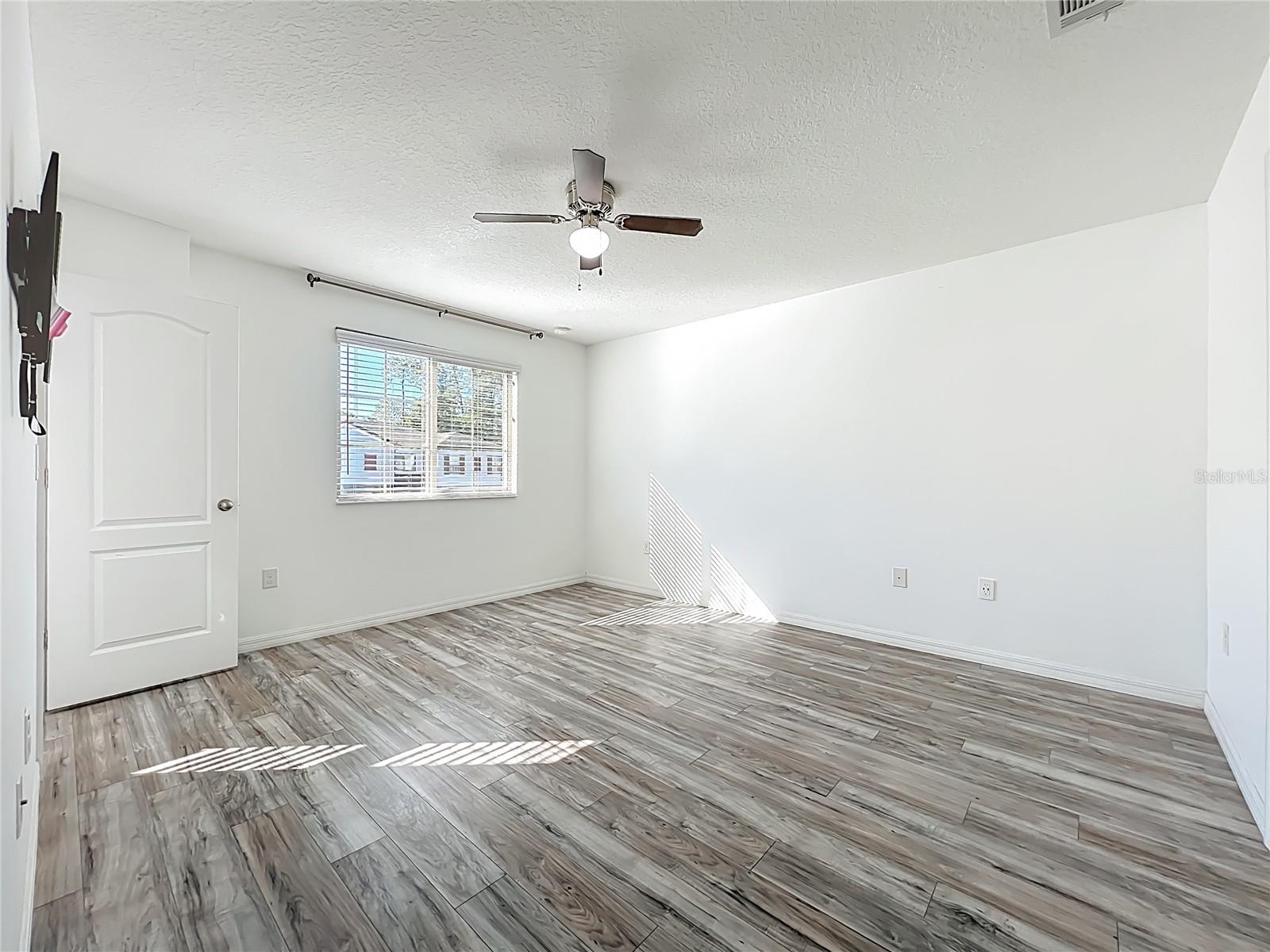 328 RUSTIC LOOP