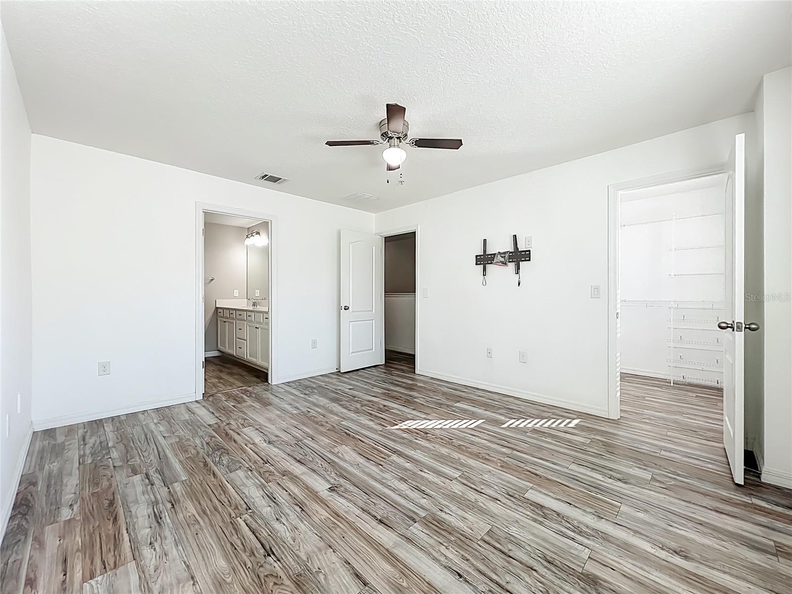 328 RUSTIC LOOP
