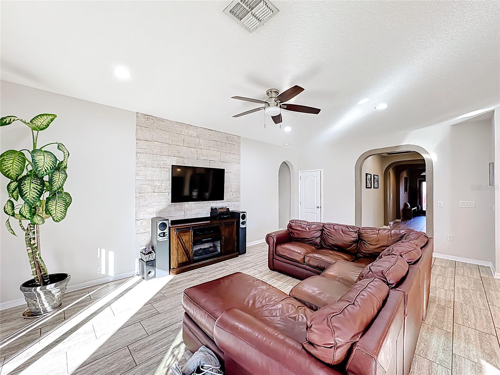 1234 FOUNTAIN COIN LOOP