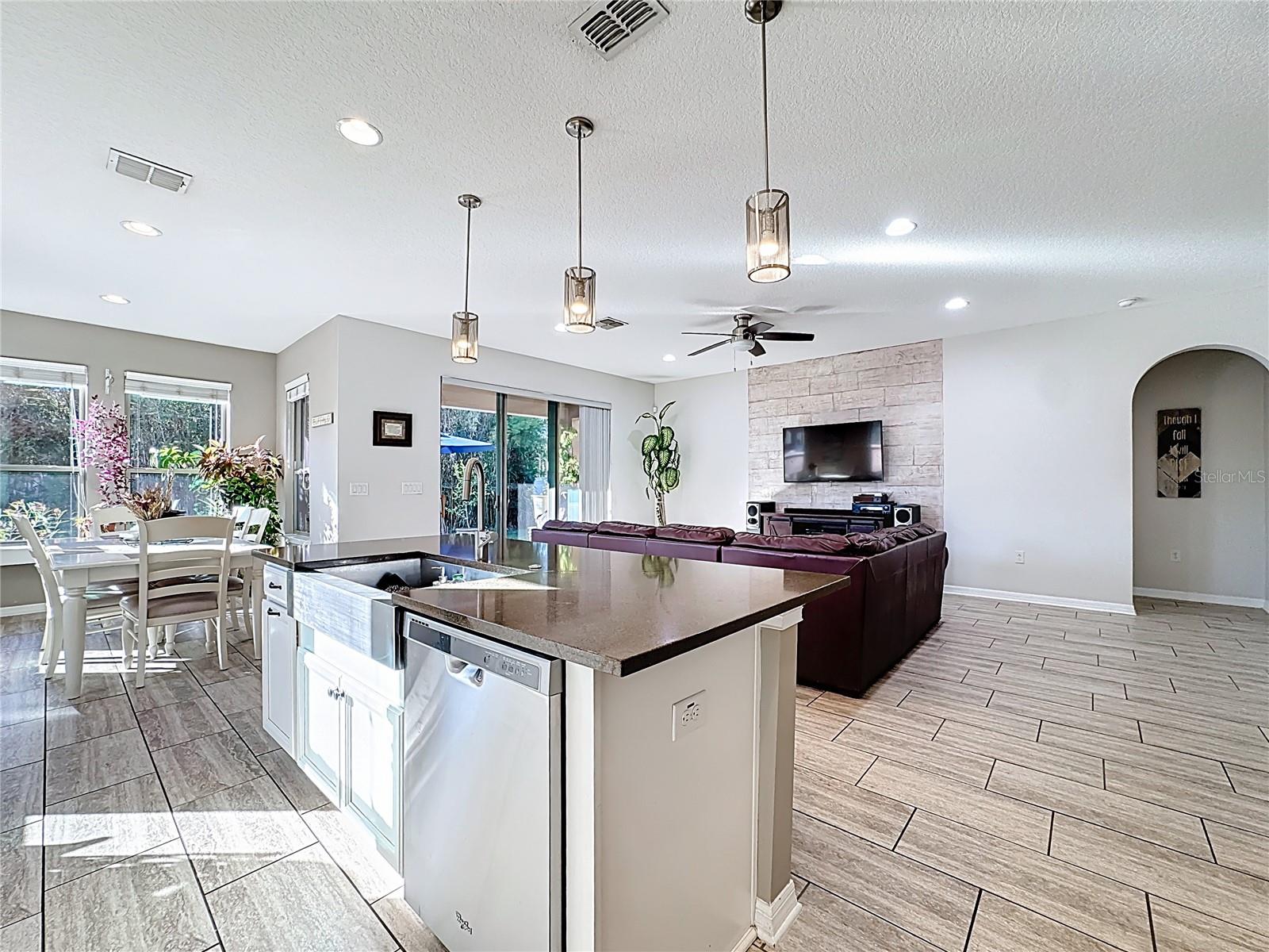 1234 FOUNTAIN COIN LOOP