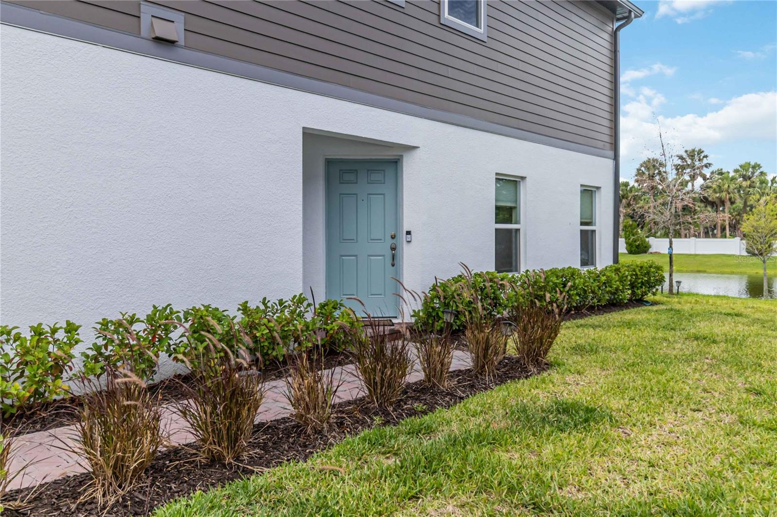 378 CAPE HONEYSUCKLE PL