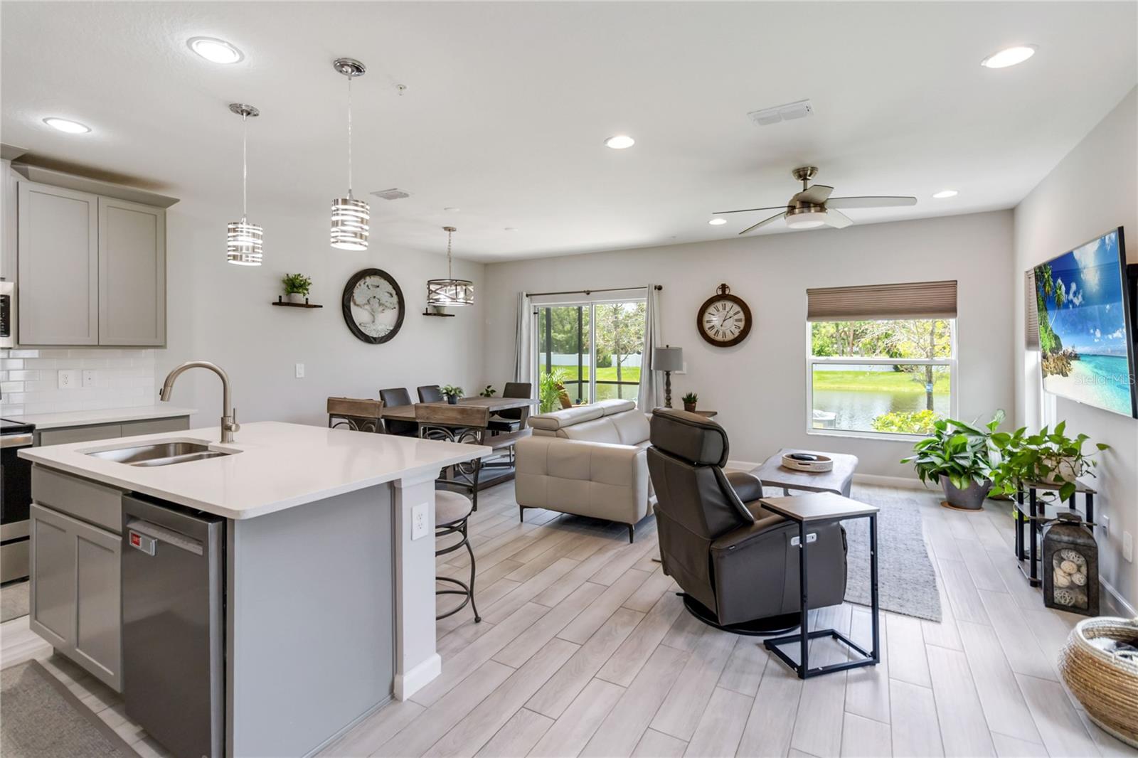 378 CAPE HONEYSUCKLE PL