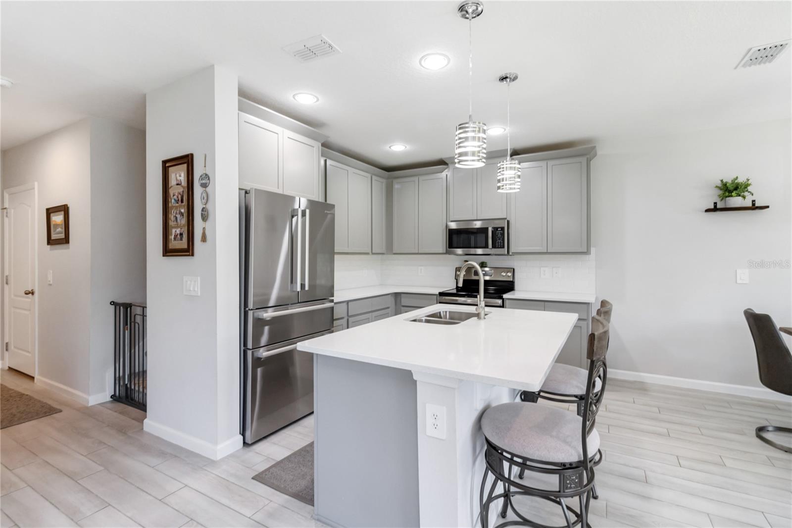 378 CAPE HONEYSUCKLE PL