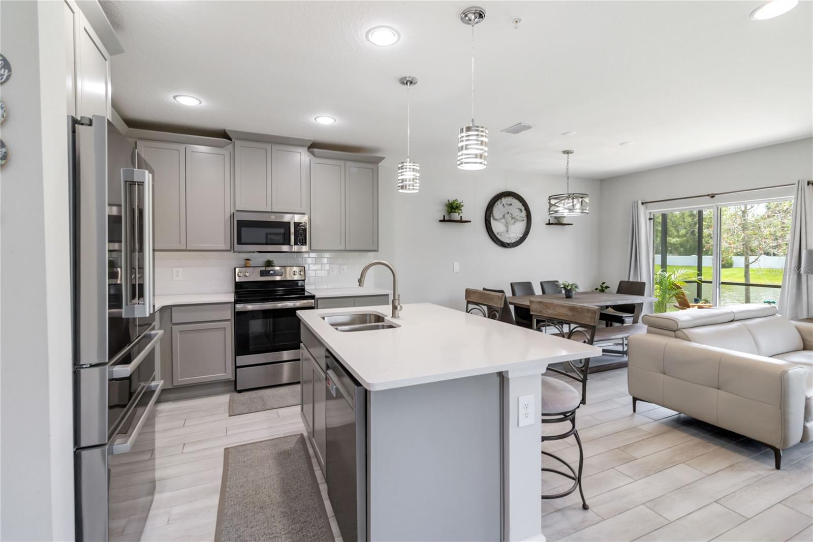 378 CAPE HONEYSUCKLE PL