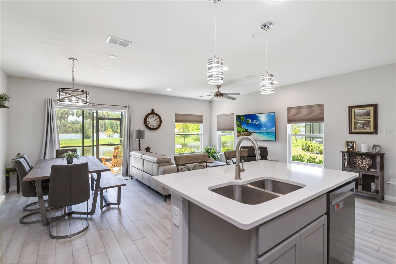 378 CAPE HONEYSUCKLE PL