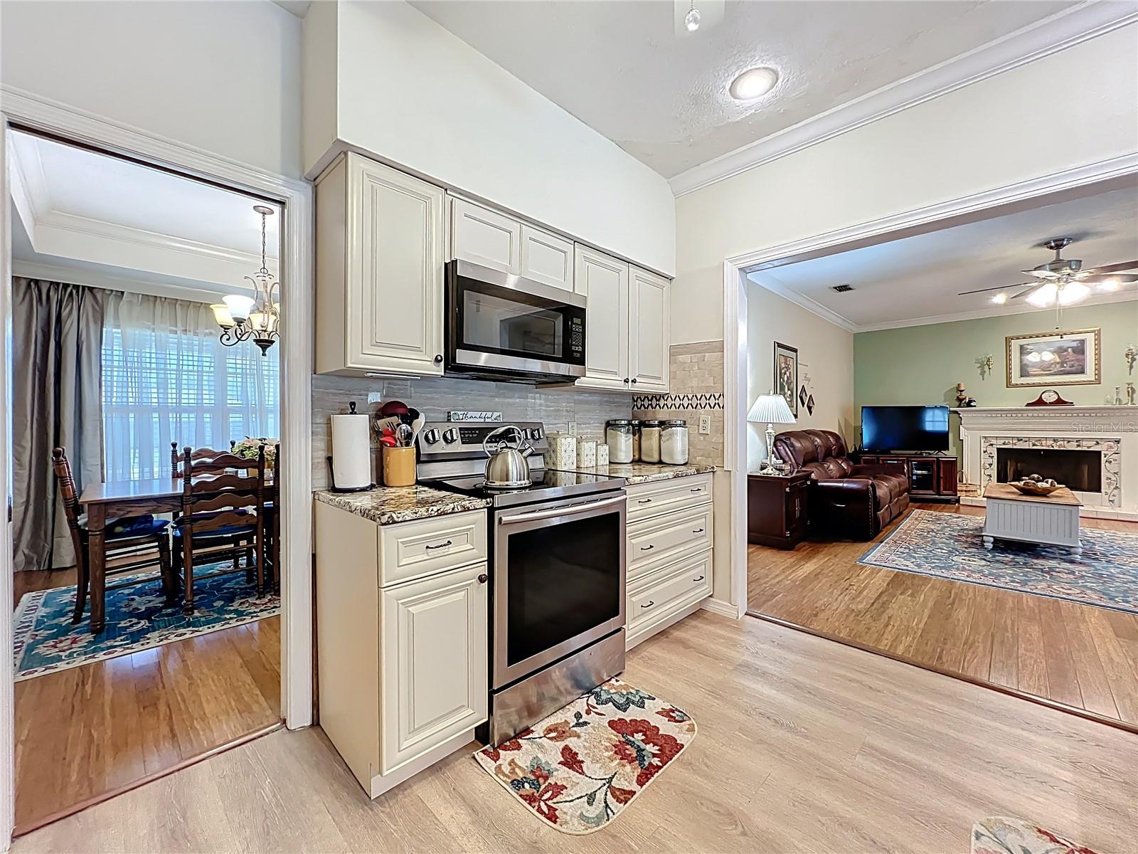 1951 GREEN MEADOW LN