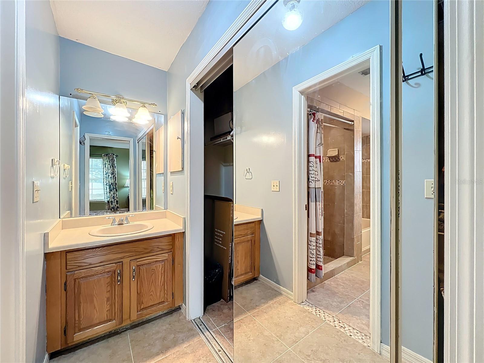 1951 GREEN MEADOW LN