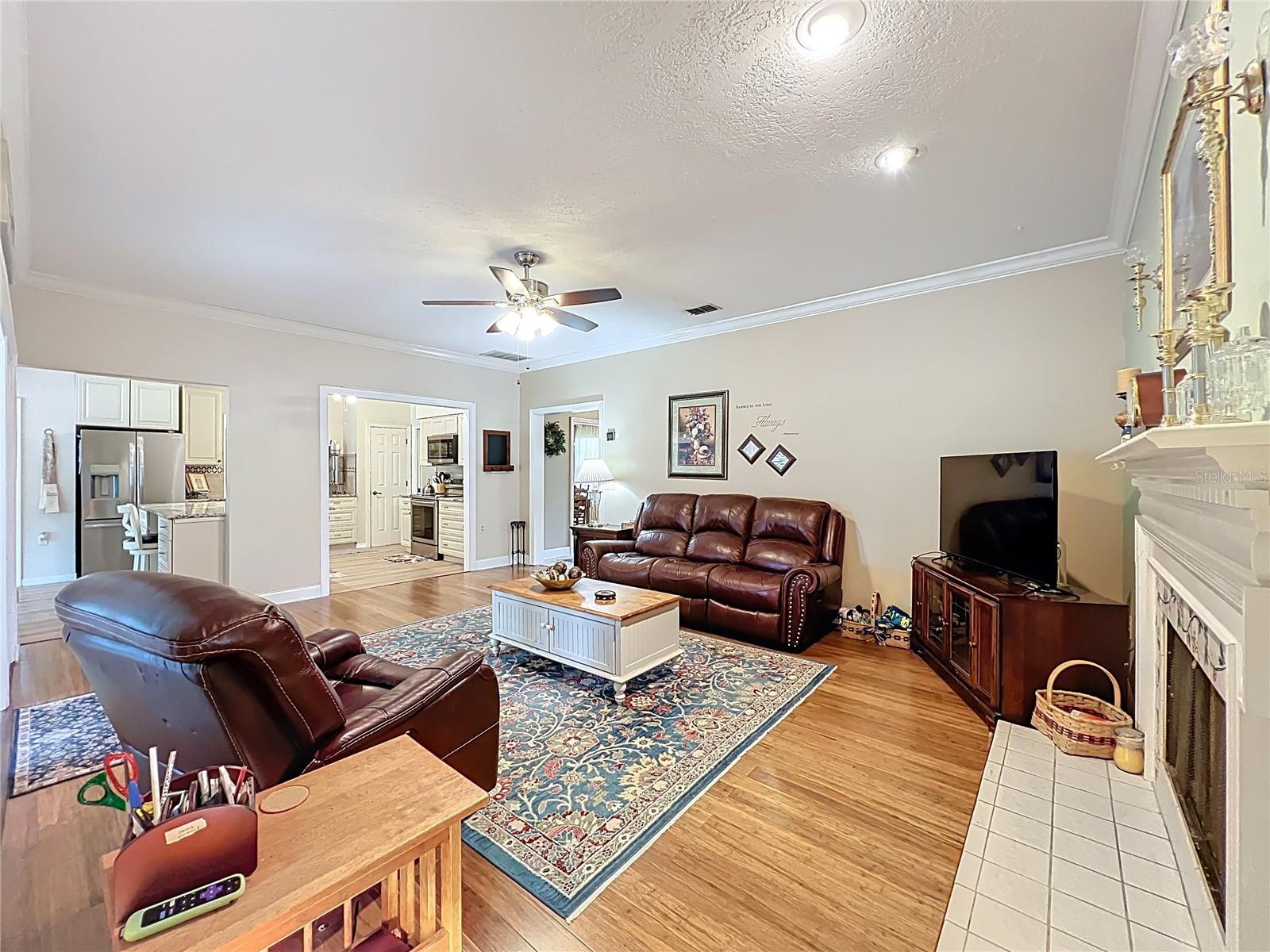 1951 GREEN MEADOW LN