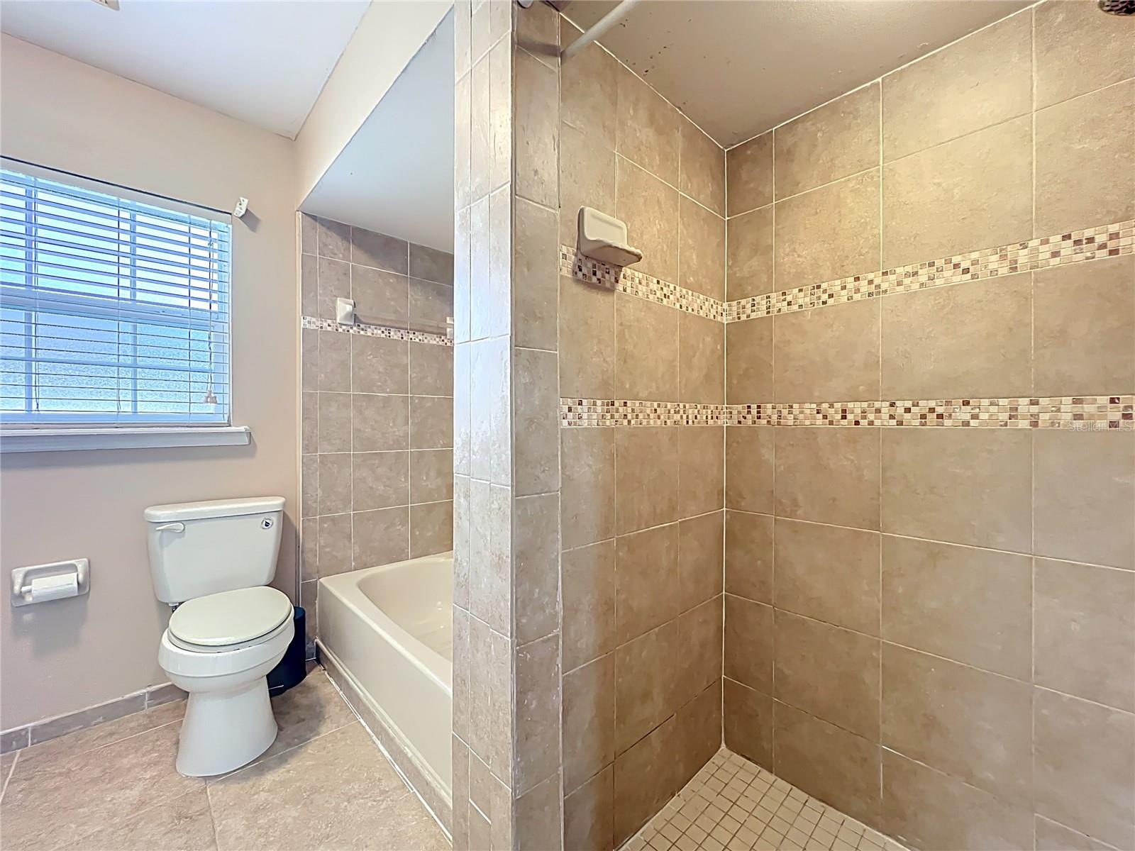 1951 GREEN MEADOW LN