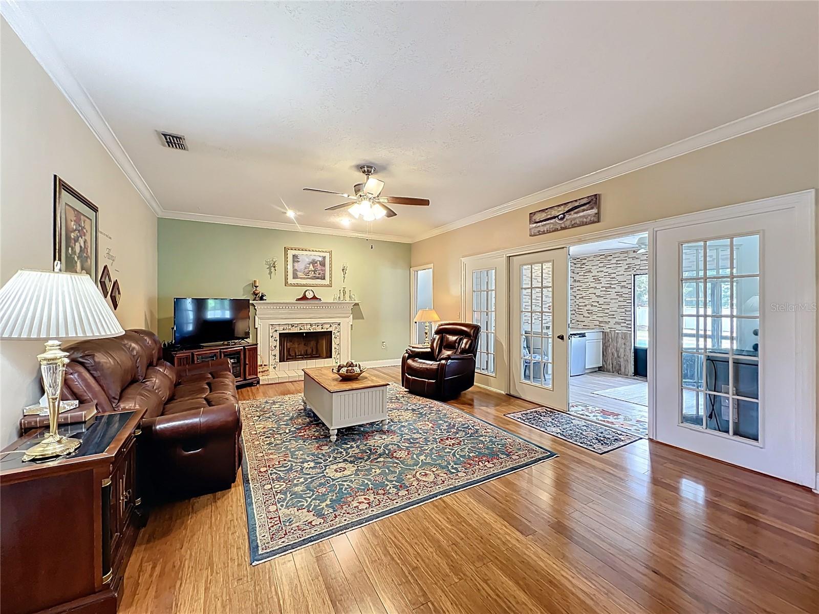 1951 GREEN MEADOW LN