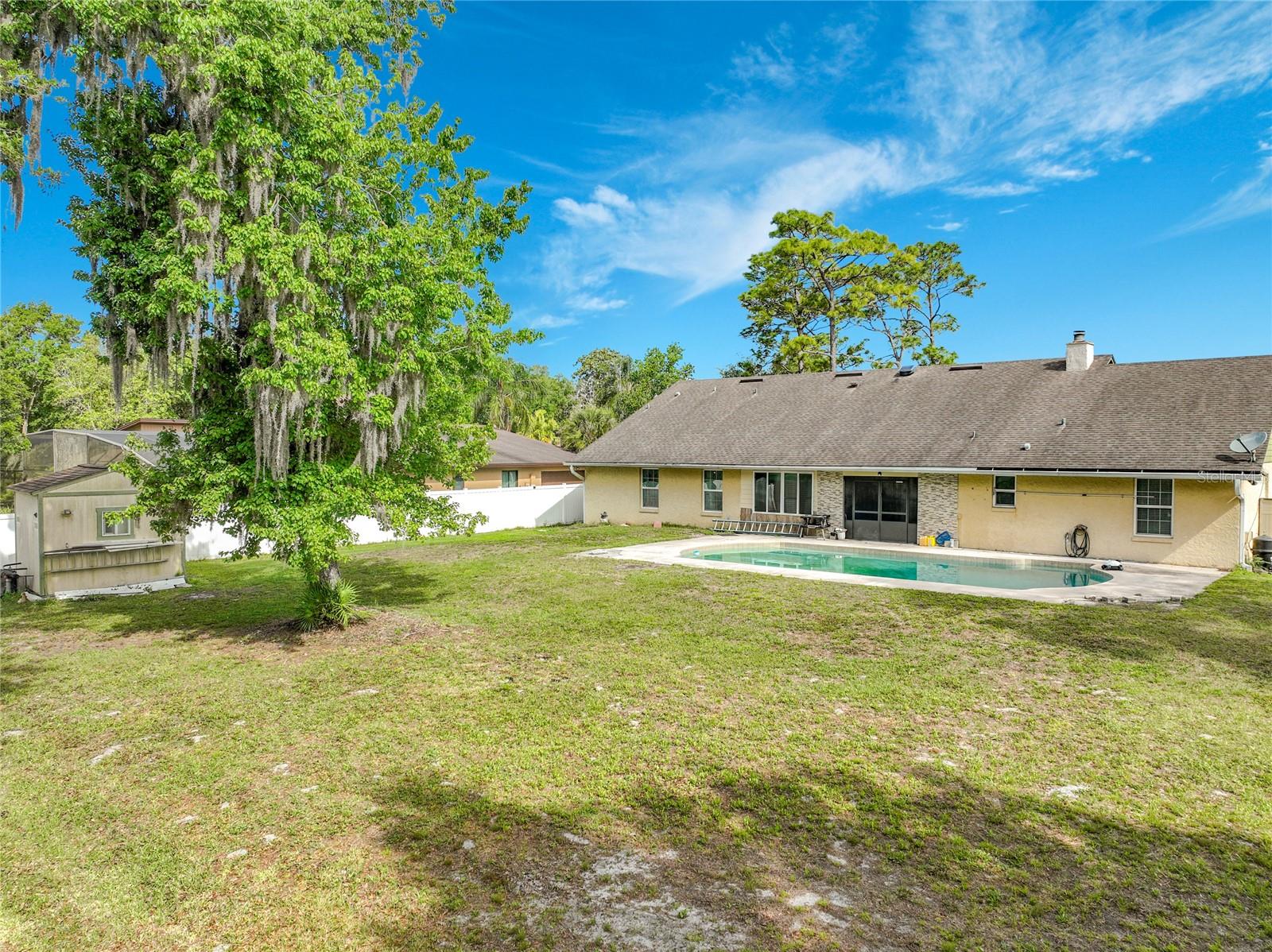 1951 GREEN MEADOW LN