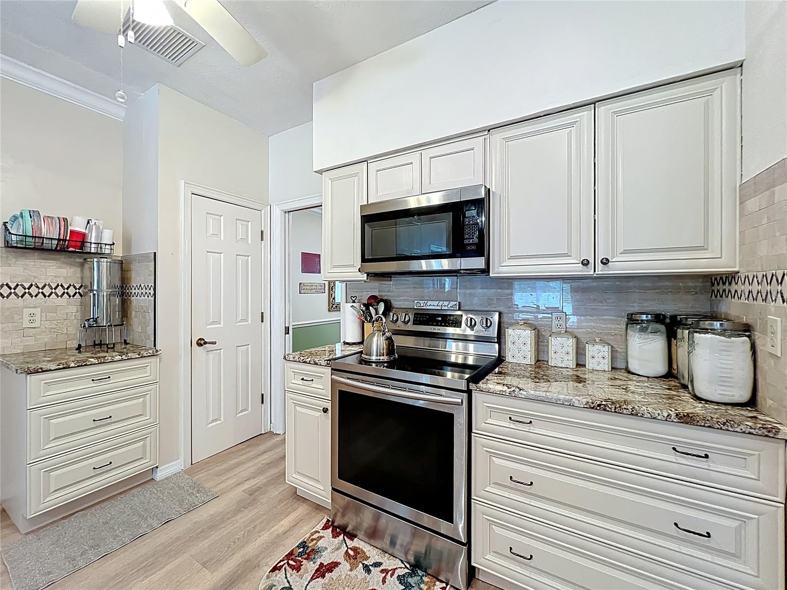 1951 GREEN MEADOW LN