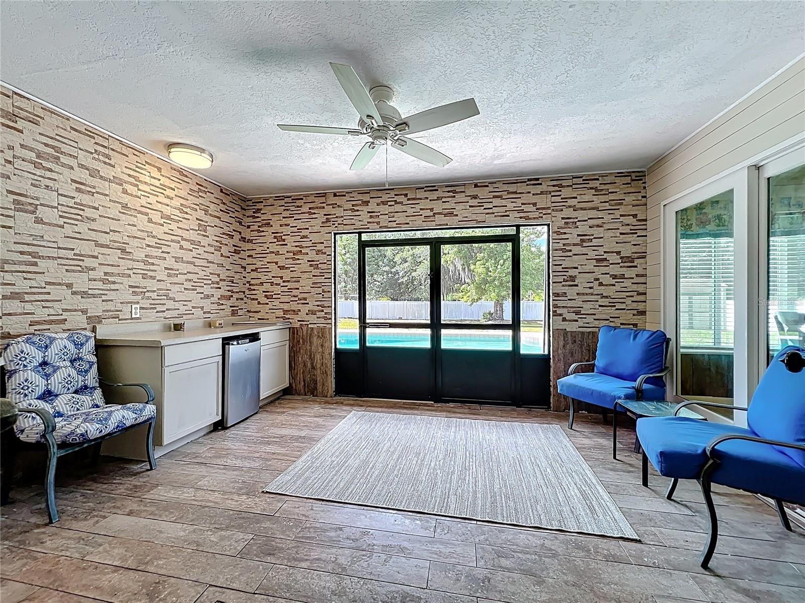 1951 GREEN MEADOW LN