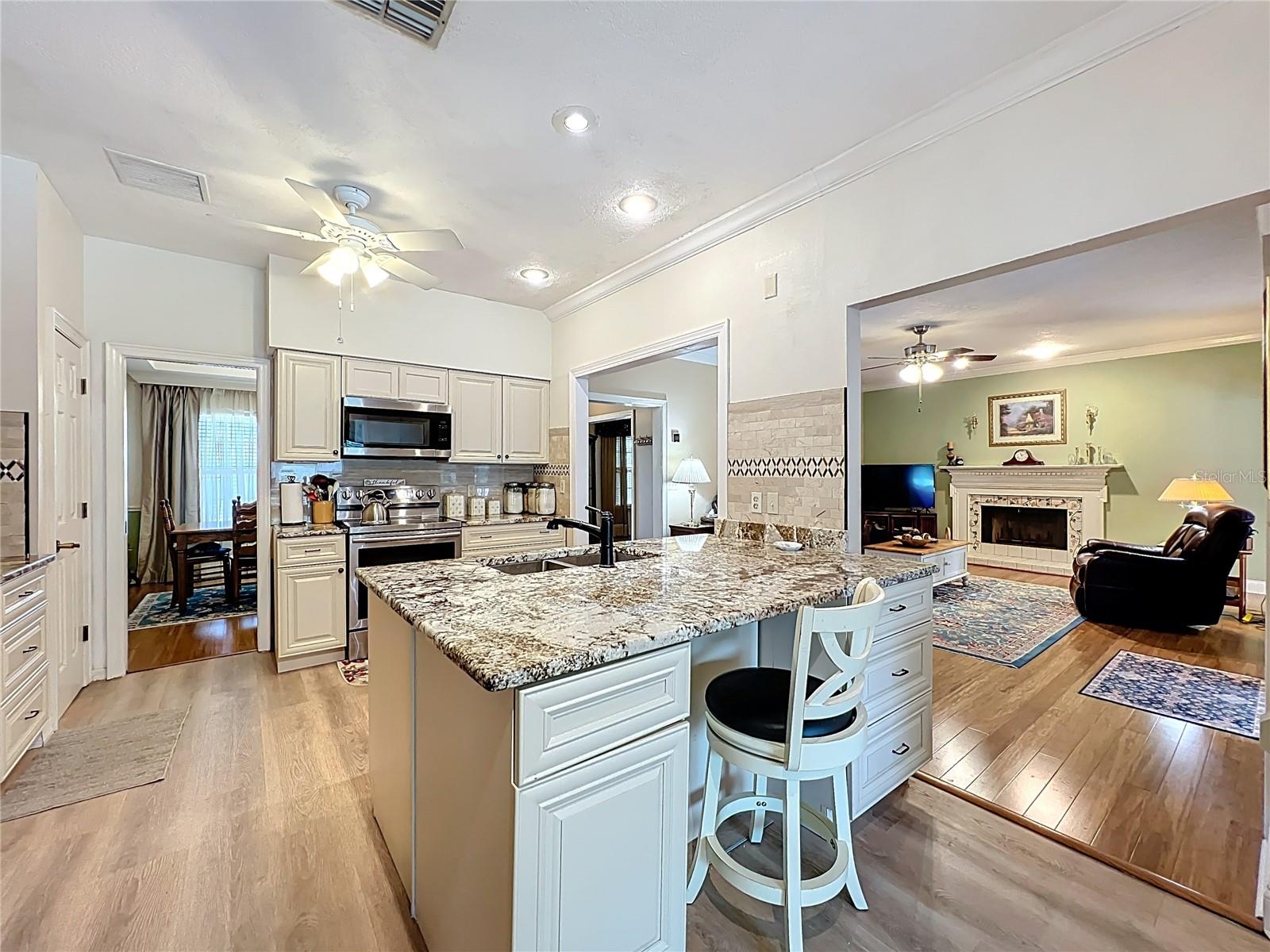 1951 GREEN MEADOW LN