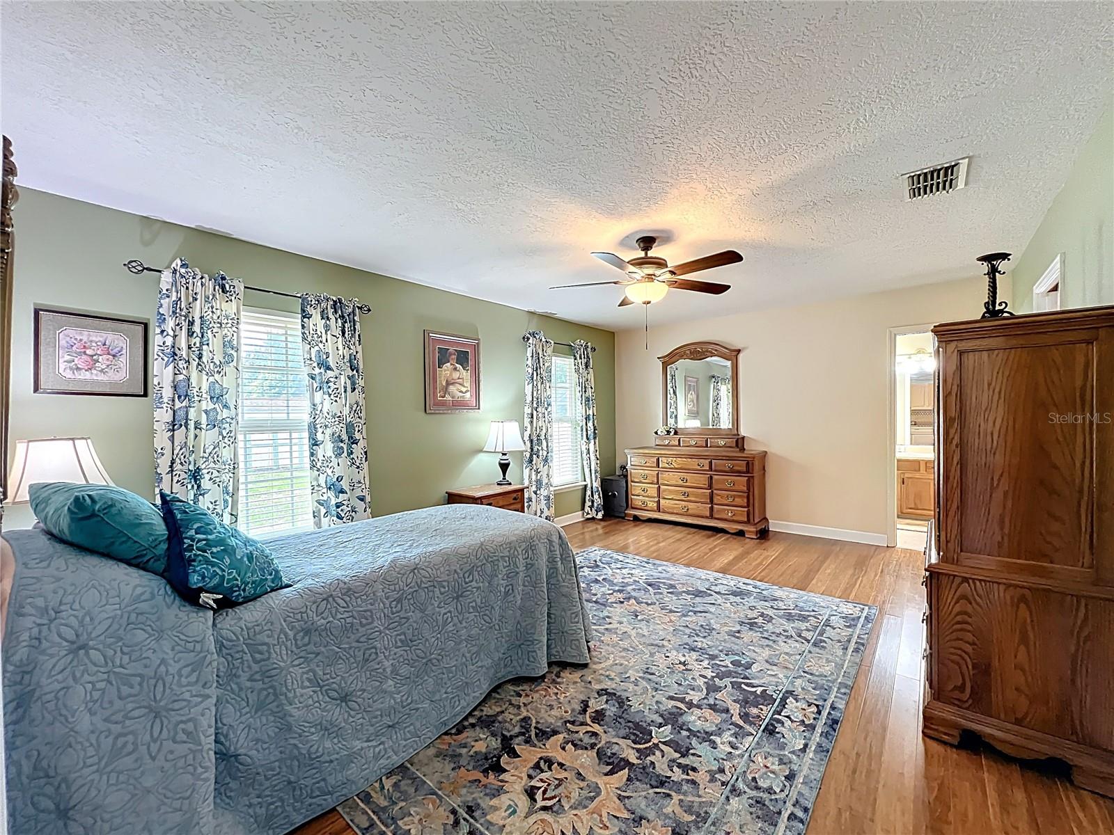 1951 GREEN MEADOW LN