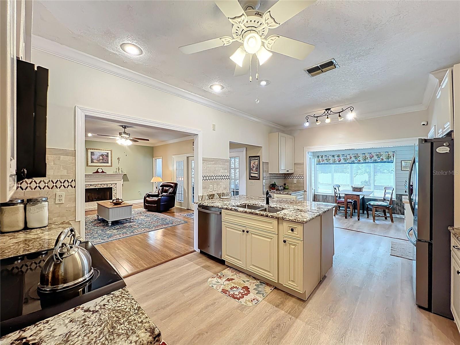 1951 GREEN MEADOW LN