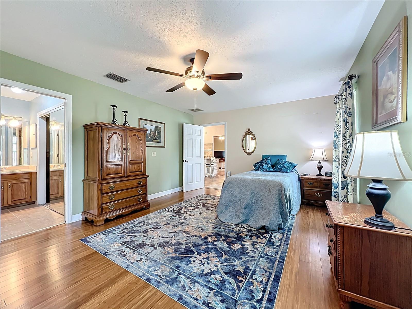 1951 GREEN MEADOW LN