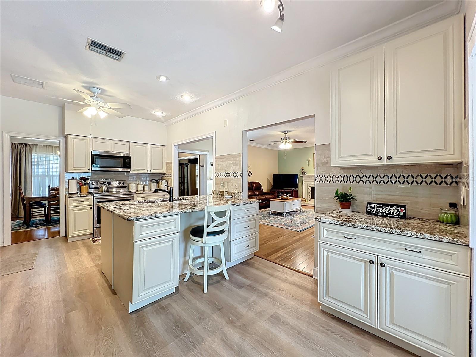 1951 GREEN MEADOW LN