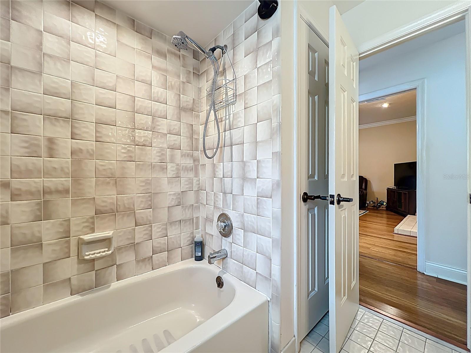 1951 GREEN MEADOW LN