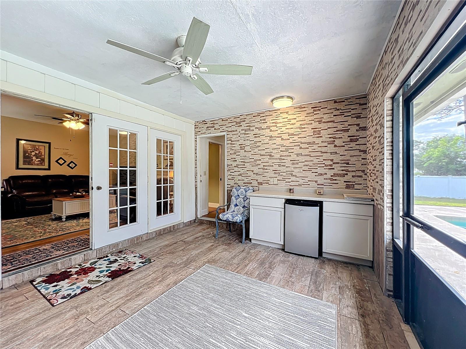 1951 GREEN MEADOW LN