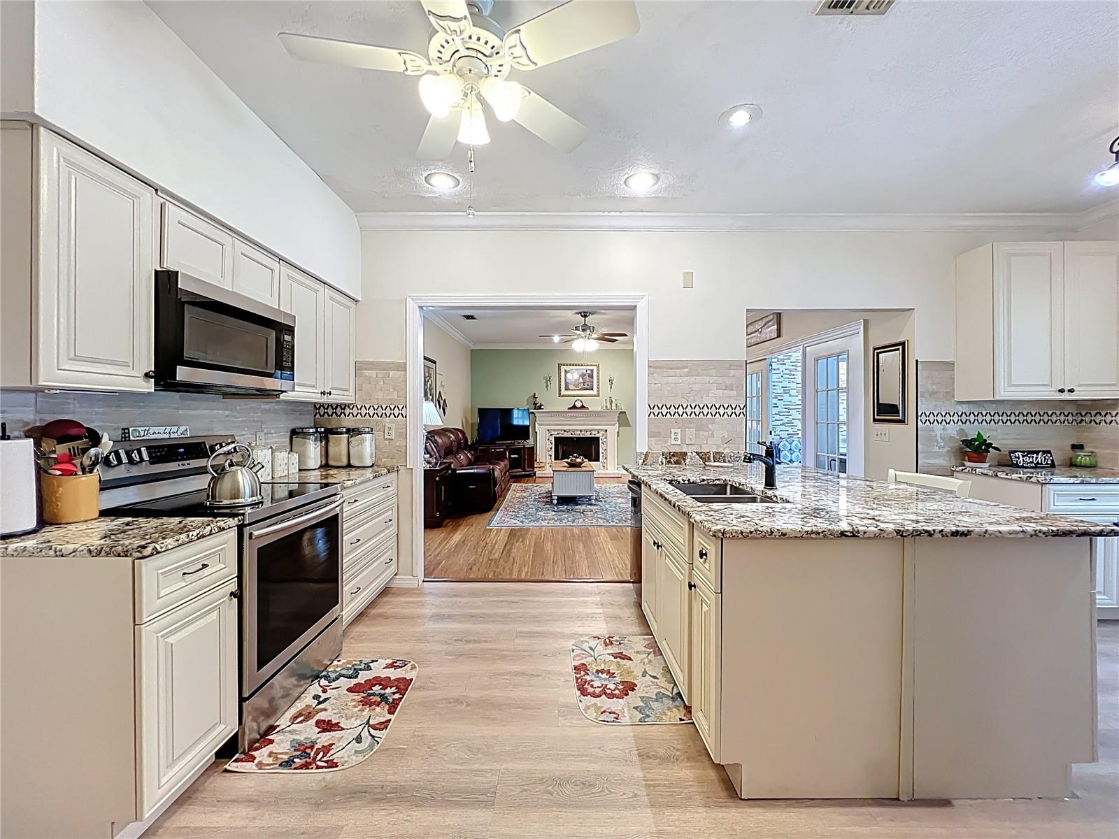 1951 GREEN MEADOW LN