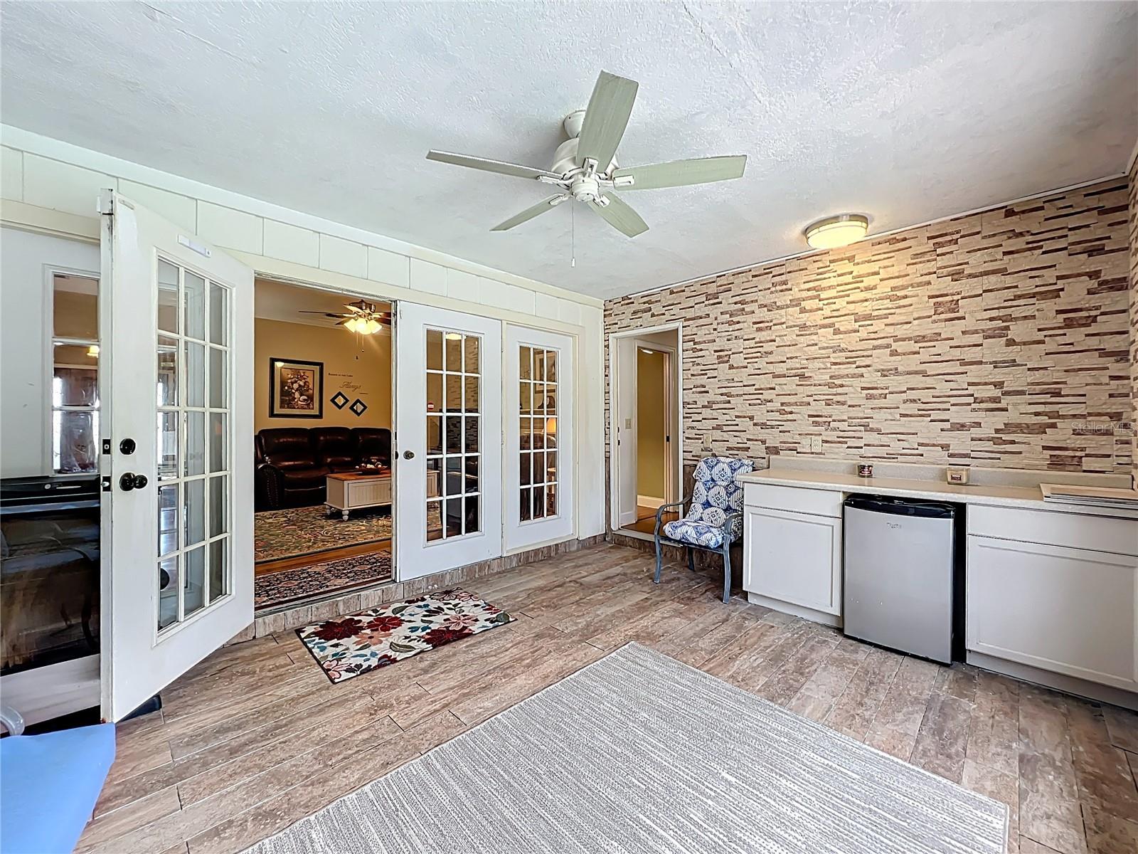 1951 GREEN MEADOW LN