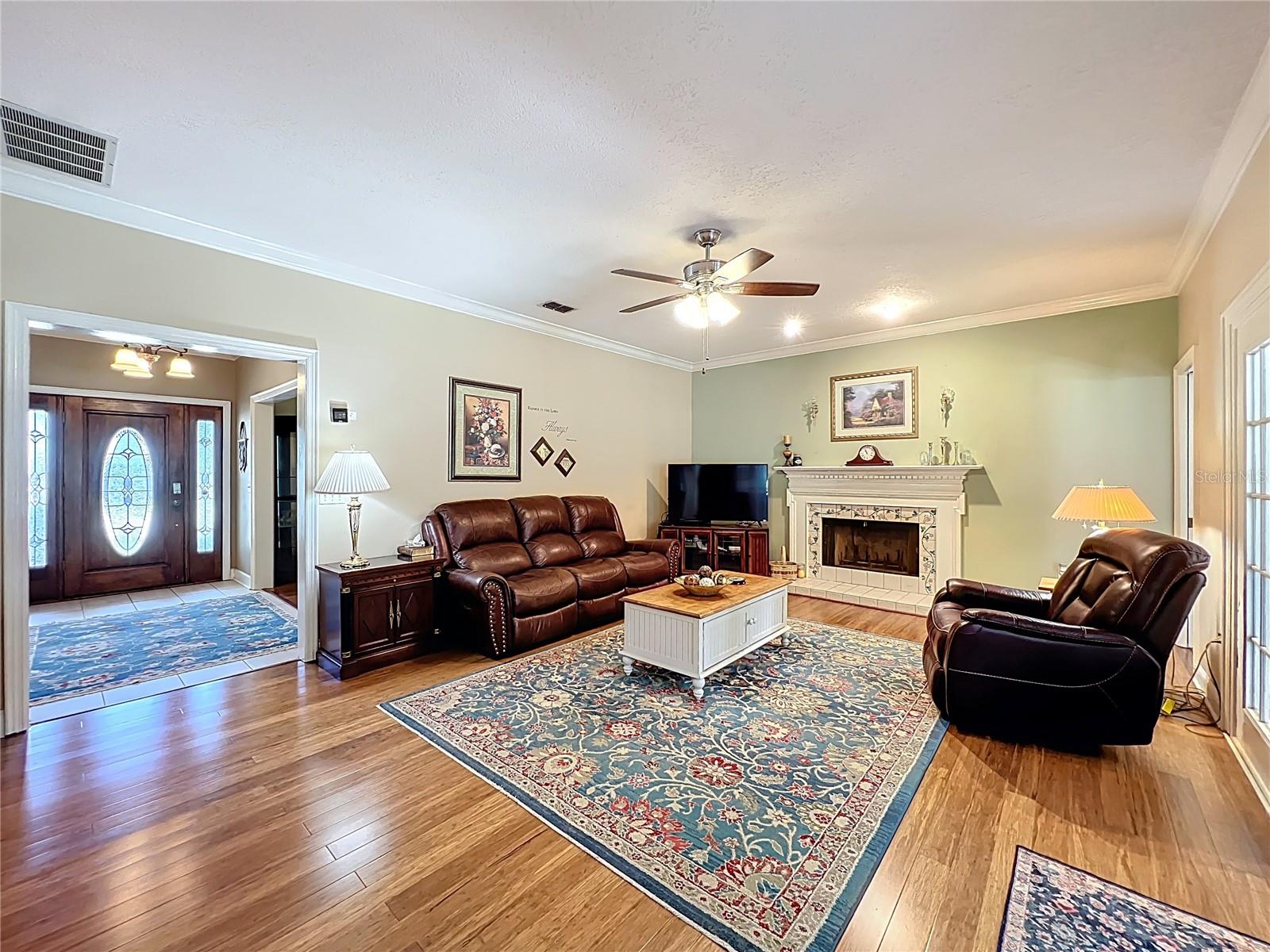 1951 GREEN MEADOW LN