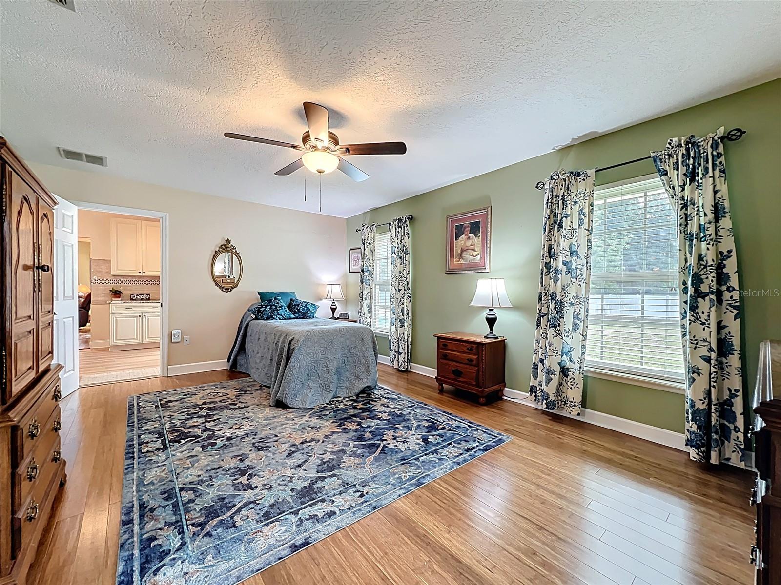 1951 GREEN MEADOW LN