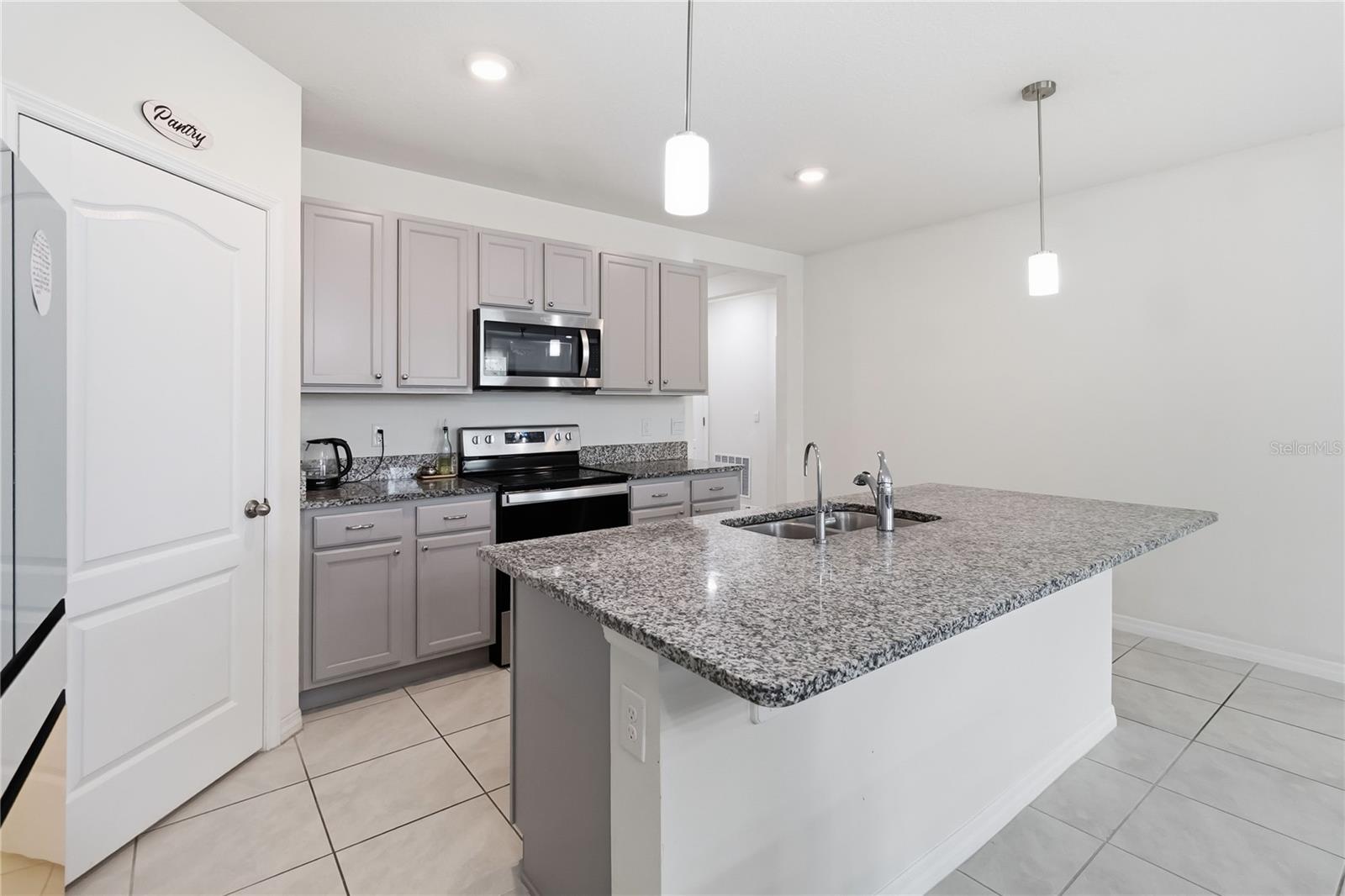 3198 EASTGROVE TER