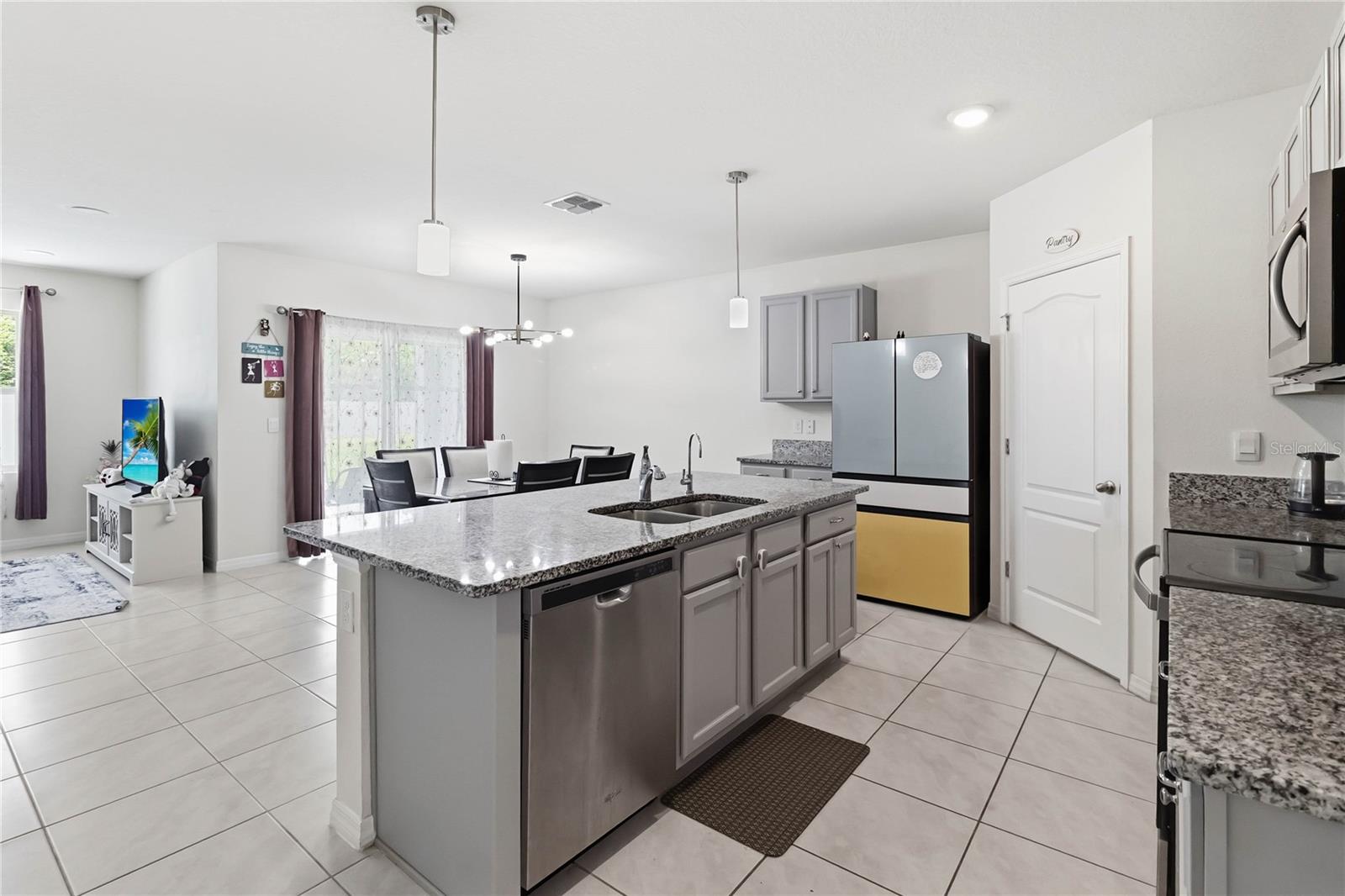 3198 EASTGROVE TER