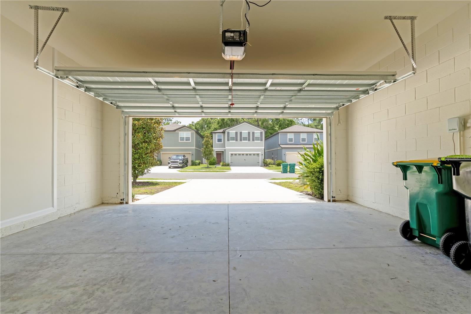 2241 LITCHFIELD LOOP