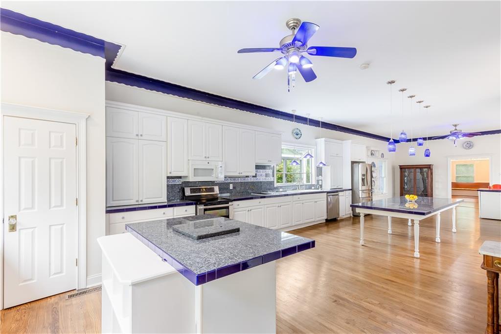 3109 Country Lake Drive