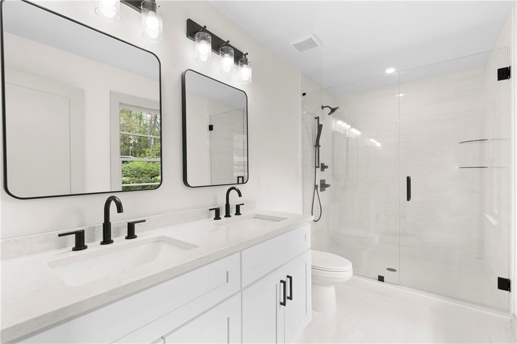 3216 Woodview Drive SE