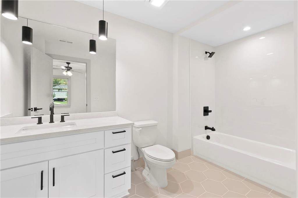 3216 Woodview Drive SE