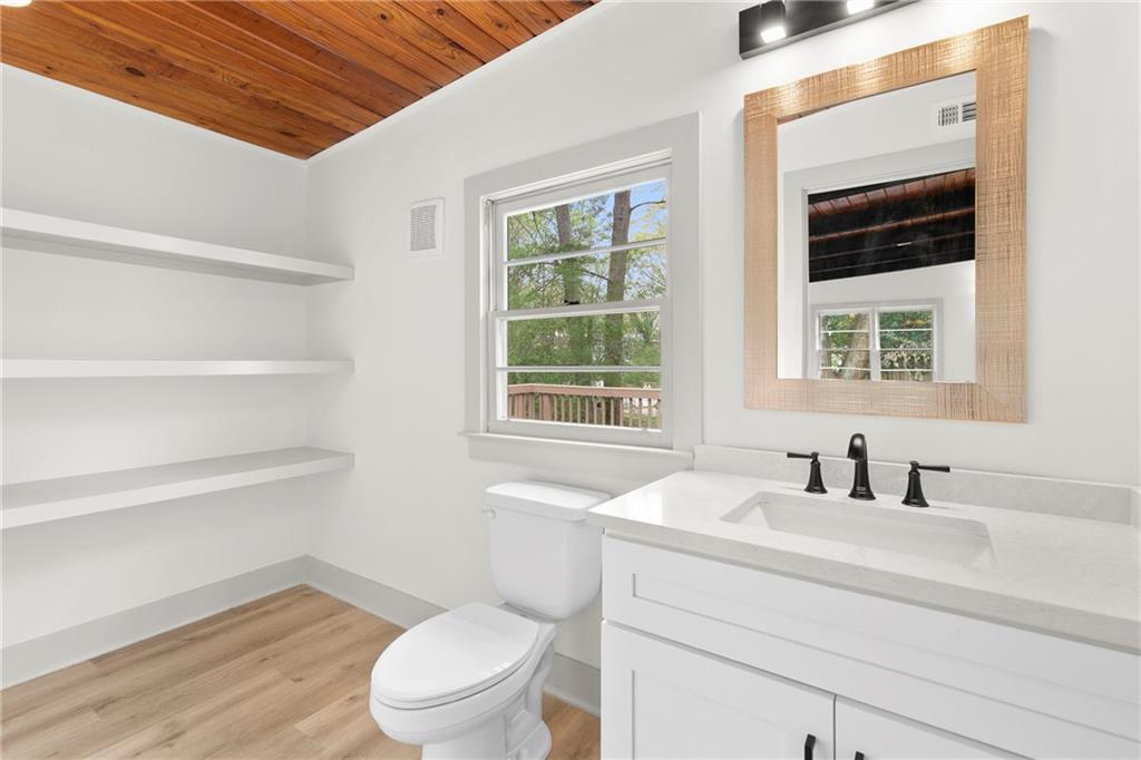 3216 Woodview Drive SE