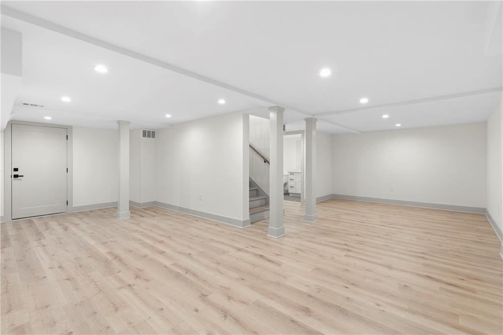 3216 Woodview Drive SE