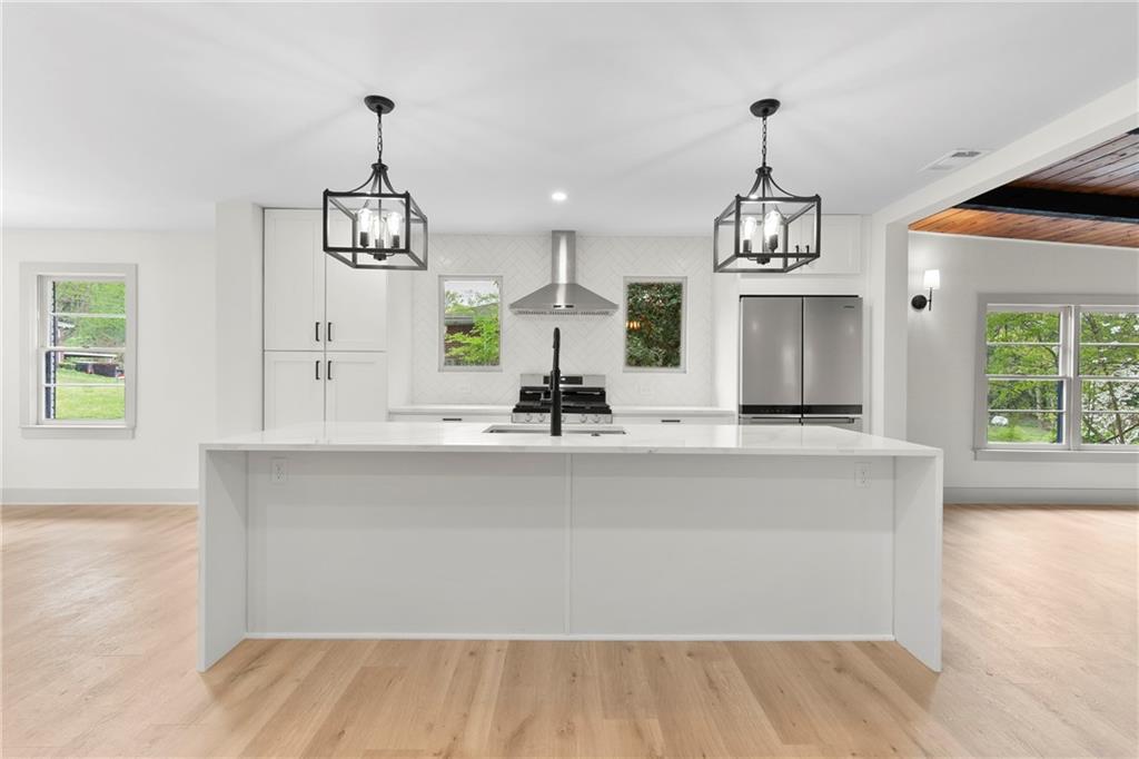 3216 Woodview Drive SE