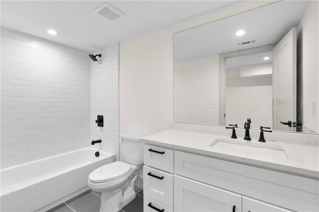 3216 Woodview Drive SE