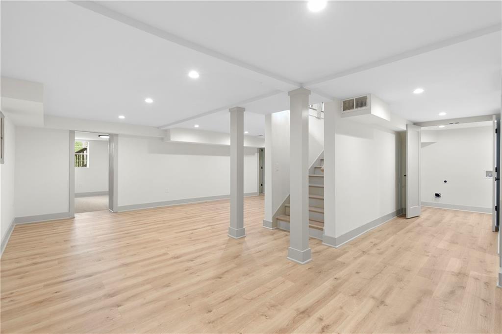 3216 Woodview Drive SE