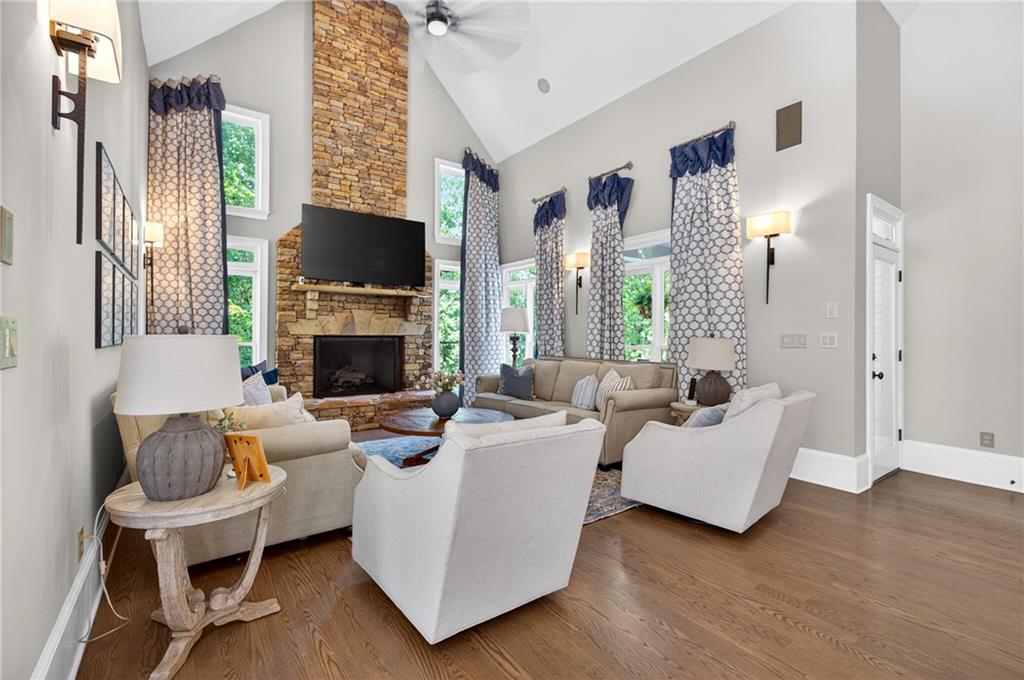 1998 Regalview Landing