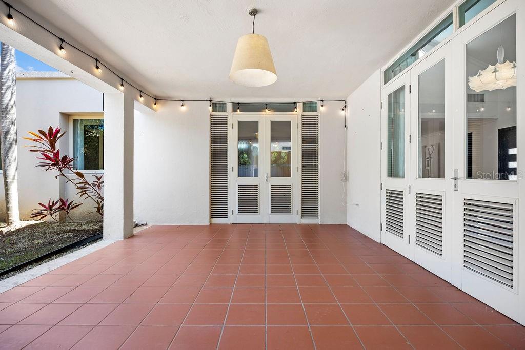 263 BEACH E