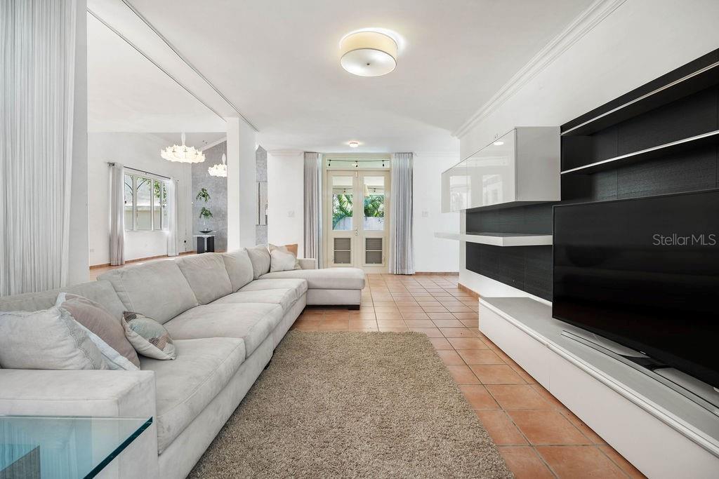 263 BEACH E