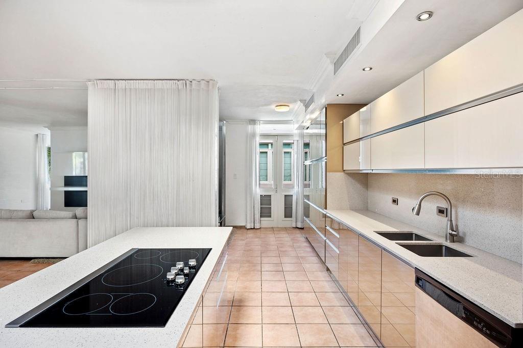 263 BEACH E