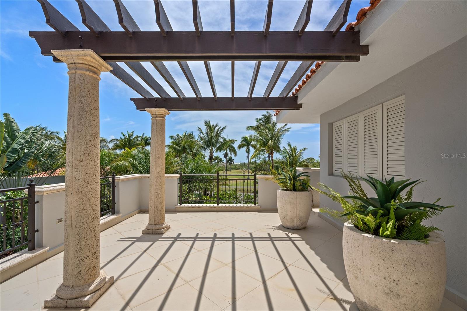 446 BEACH EAST