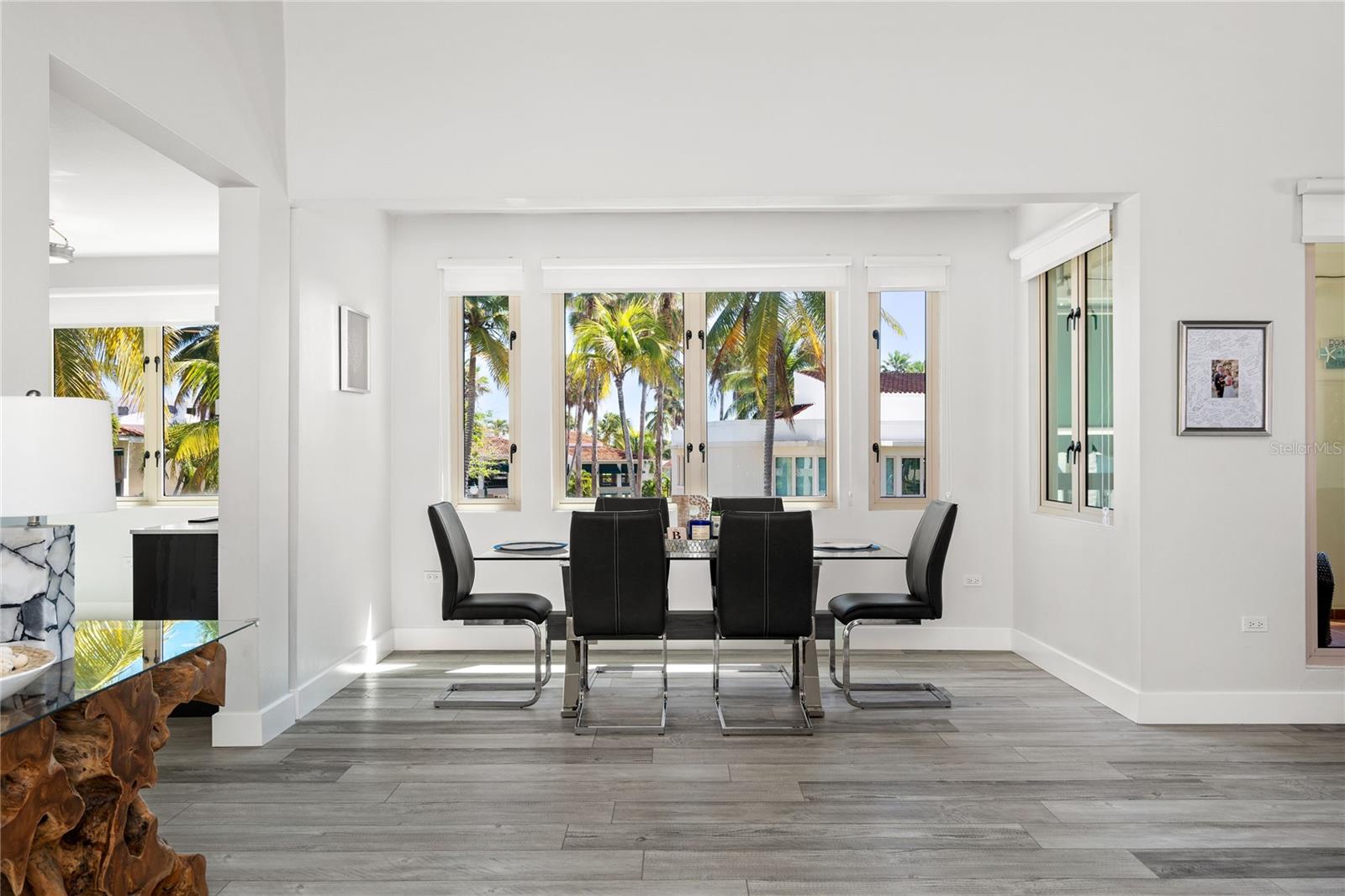 AB-4 LAKESIDE VILLAS