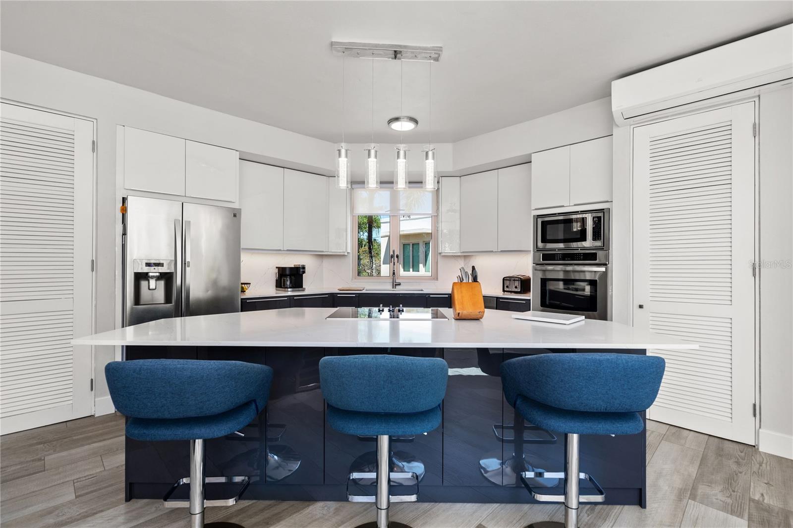 AB-4 LAKESIDE VILLAS